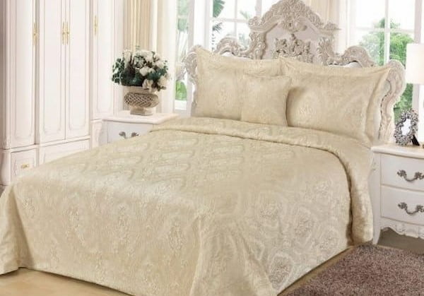 رو تختی ضخیم و گرم برای زمستان